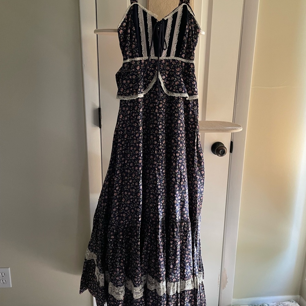 Gunne sax peplum Floral Maxi Dress with Lace Trim